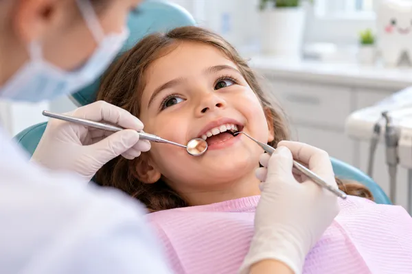 پالپوتومی دندان شیری چیست؟ تفاوت پالپوتومی با عصب‌کشی دندان کودک